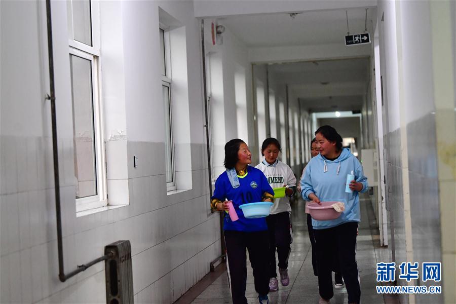 （體育·專題）（23）足球——踢球吧！草原女孩