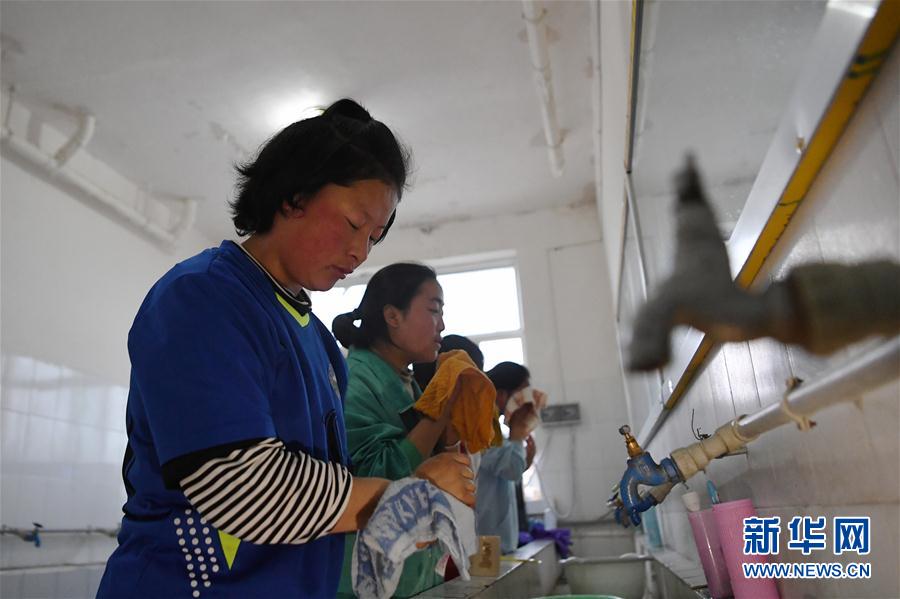 （體育·專題）（25）足球——踢球吧！草原女孩