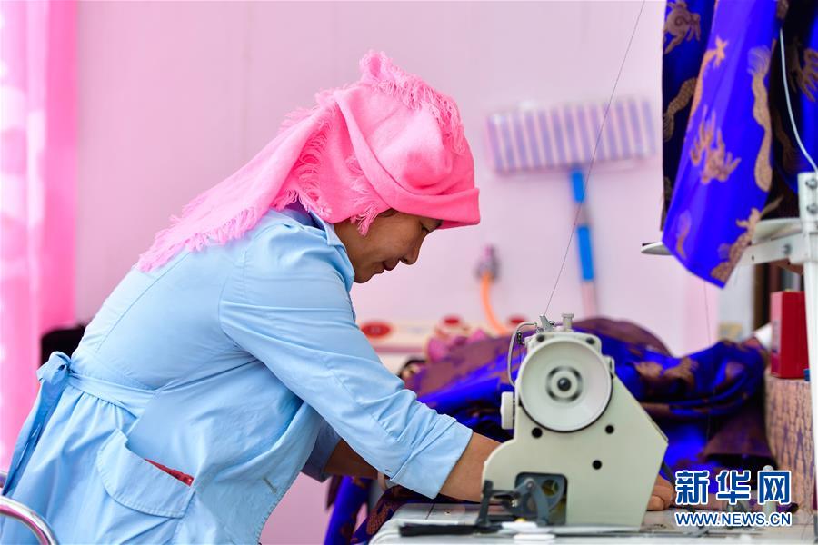 (新華全媒頭條·走向我們的小康生活·圖文互動(dòng))(4)綠色繪就三江源——來(lái)自青海脫貧奔小康一線(xiàn)的蹲點(diǎn)報(bào)告