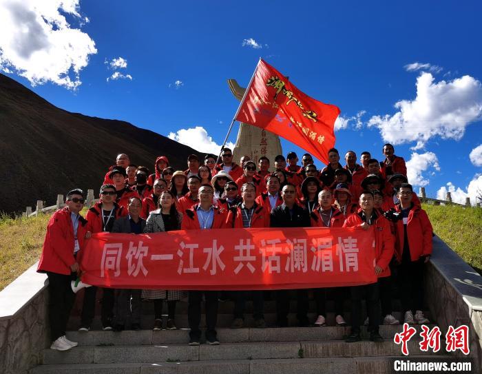 2020瀾湄萬(wàn)里行:中外媒體青海玉樹(shù)首站采訪點(diǎn)贊發(fā)展成就