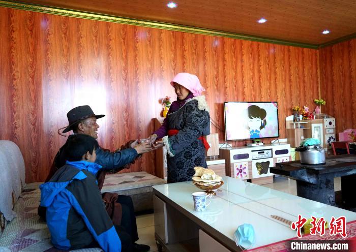 圖為易地搬遷后的哇保家。　才項(xiàng)什姐 攝