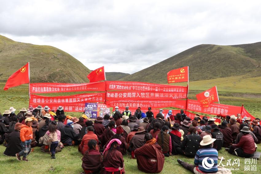 草地上宣講。巴登攝