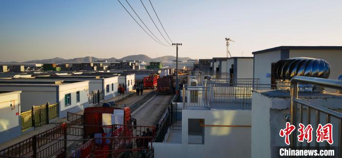 圖為蘭州新區(qū)移民安置區(qū)。　魏建軍 攝