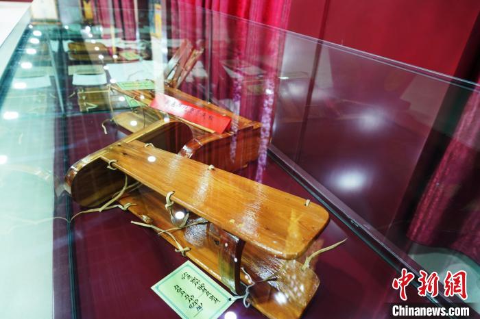 圖為藏醫(yī)外治骨科夾板。　馬銘言 攝