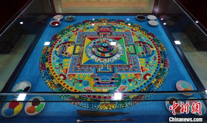 圖為藏醫(yī)藥佛壇城?！●R銘言 攝