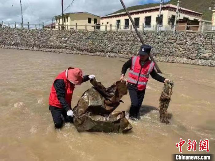 守護(hù)長(zhǎng)江支流的青?！肮_(dá)義警”