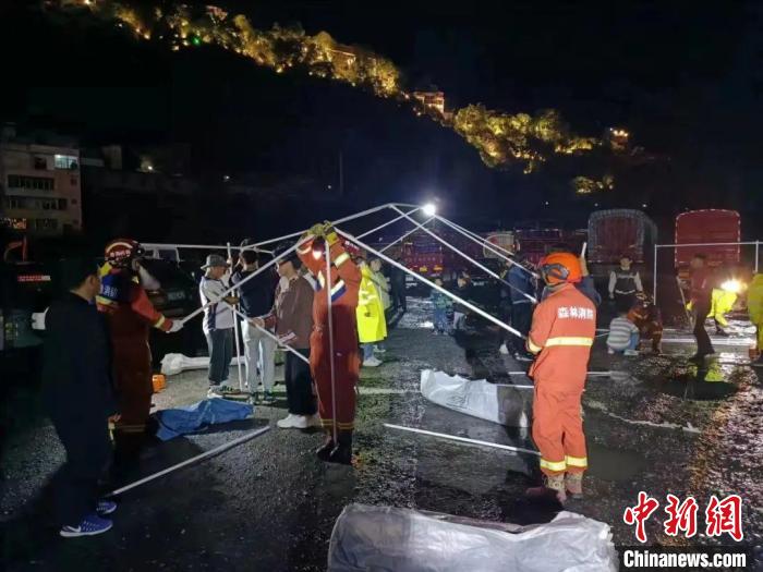 四川阿壩州：調(diào)撥7955件救災物資到地震災區(qū)