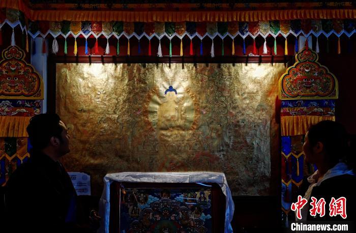 圖為使用金汁創(chuàng)作的金唐?！?zhí)砀?攝