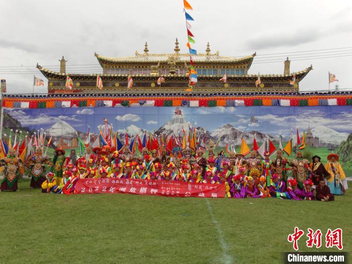 圖為全體演員合影?！“喱斂h文體旅游廣電局 供圖