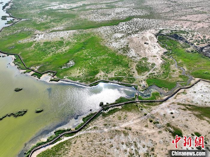 圖為航拍都蘭湖國家濕地公園?！∑钤鲚?攝