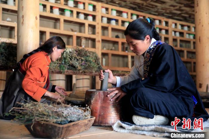 藥材搗碎?！⊥趵?攝