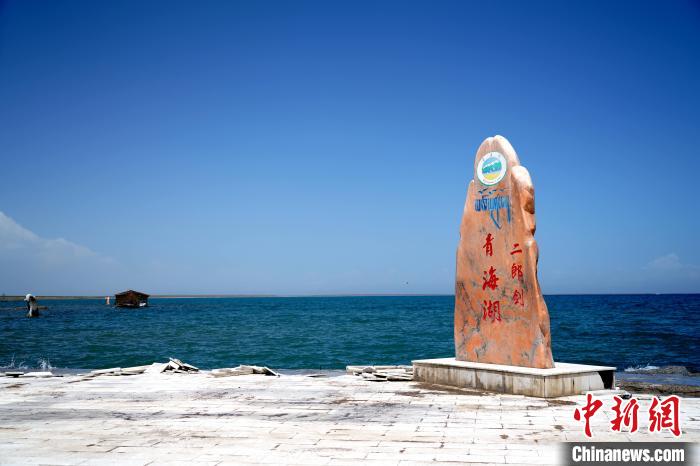 圖為青海湖景區(qū)一角?！O睿 攝