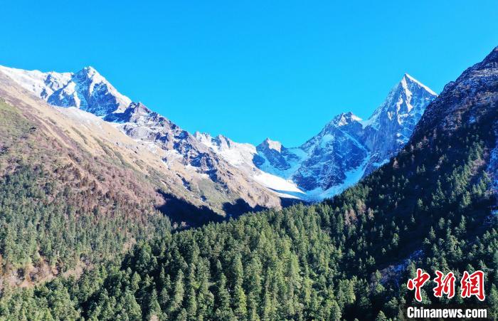 畢棚溝景區(qū)風(fēng)光?！“苍?攝