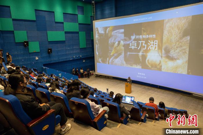 圖為首映式現(xiàn)場(chǎng)?！⊥踽?攝