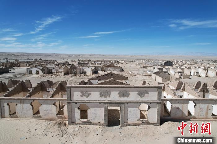 航拍青海省海西蒙古族藏族自治州茫崖市冷湖石油工業(yè)遺址保護(hù)區(qū)?！●R銘言 攝