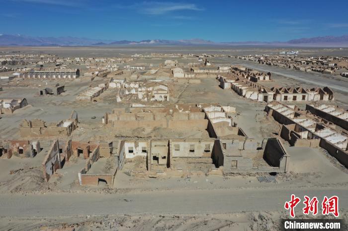航拍青海省海西蒙古族藏族自治州茫崖市冷湖石油工業(yè)遺址保護(hù)區(qū)?！●R銘言 攝