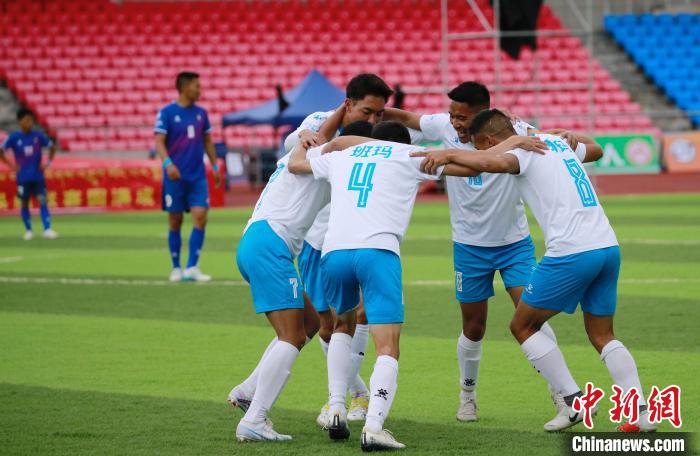 圖為班瑪隊隊員慶祝進球。　馬銘言 攝