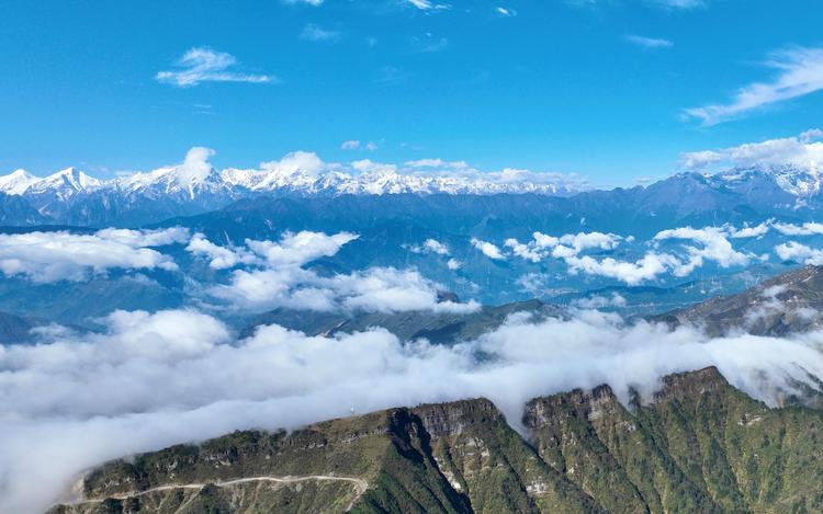 臺(tái)灣青年:尋美川藏線是令人震撼和難忘的旅程