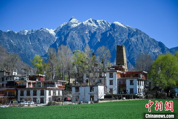 四川丹巴：春日藏寨美如畫(huà)