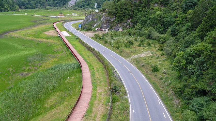 甘海子景區(qū)的漫游道。四川省交通運(yùn)輸廳公路局供圖
