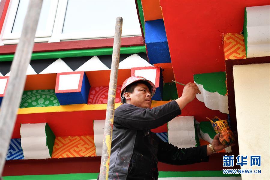 (圖文互動(dòng))(3)康巴漢子巧手“畫”出致富路
