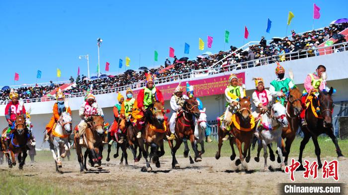 圖為開賽瞬間?！垈?攝