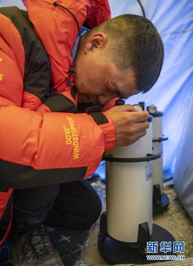 （新華全媒頭條·圖文互動(dòng)）（9）往更高處長(zhǎng)、往長(zhǎng)春北京方向移動(dòng)——來(lái)自海拔8848.86米的報(bào)告