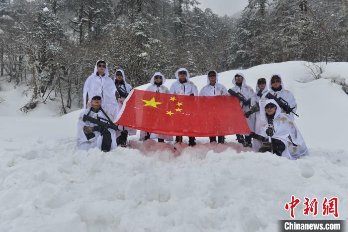 圖為主權(quán)宣誓?！铎o 攝