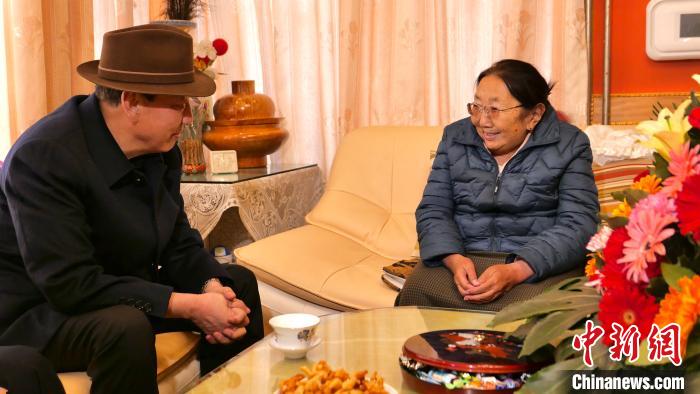 西藏自治區(qū)黨委統(tǒng)戰(zhàn)部部長旦科一行慰問黨外人士、愛國宗教人士及歸國藏胞