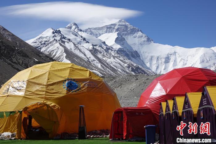 5月9日的珠峰北坡登山大本營?！∪轿木?攝