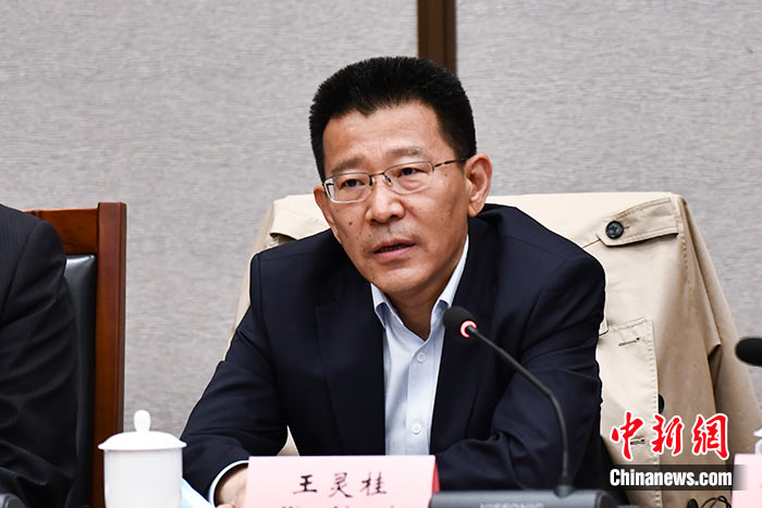 5月16日，由中國社會科學(xué)院西藏智庫、中國社會科學(xué)院民族學(xué)與人類學(xué)研究所主辦的第五屆西藏智庫國際論壇在北京舉行。中國社會科學(xué)院副院長王靈桂在致辭中表示，今年是西藏和平解放70周年，西藏人民團結(jié)奮斗，把貧窮落后的舊西藏建設(shè)成經(jīng)濟發(fā)展、文化繁榮、社會進步、環(huán)境良好、生活幸福的社會主義新西藏，西藏歷史上第一次徹底消滅了絕對貧困，同全國人民一起，西藏各族人民已經(jīng)走進全面建成小康社會的新時代，進入歷史發(fā)展的新坐標。 <a target='_blank' ><p  align=