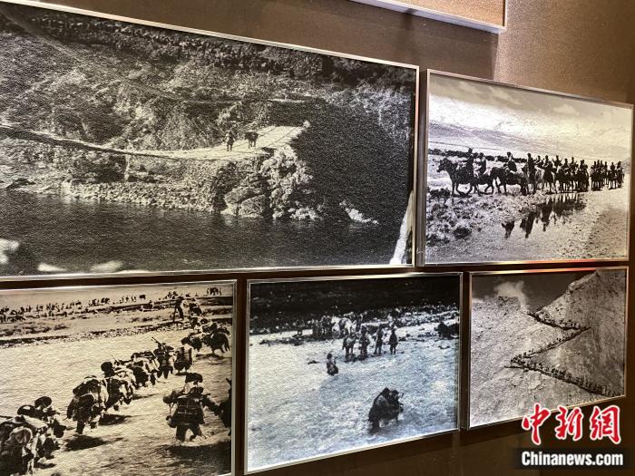 紅樓內(nèi)展廳，圖為昌都戰(zhàn)役中的人民解放軍。彭寧鈴 攝