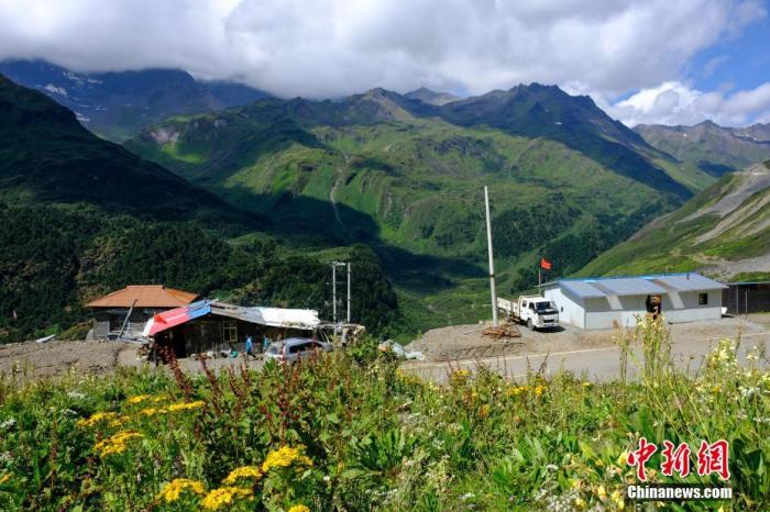 圖為8月6日，玉麥鄉(xiāng)卓嘎、央宗姐妹的牧場(chǎng)風(fēng)光。 <a target='_blank' ><p  align=