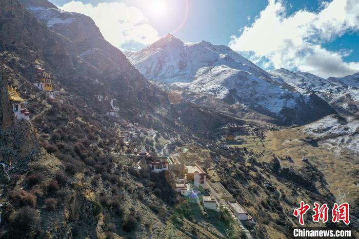 資料圖為拉薩市達(dá)孜區(qū)境內(nèi)的扎葉巴寺?！∝暩聛?lái)松 攝