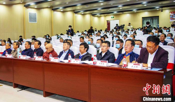 圖為與會(huì)專家學(xué)者聽會(huì)。　楊忠寧 攝