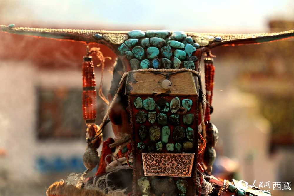 “飛天服飾”頭飾。人民網(wǎng) 李海霞攝