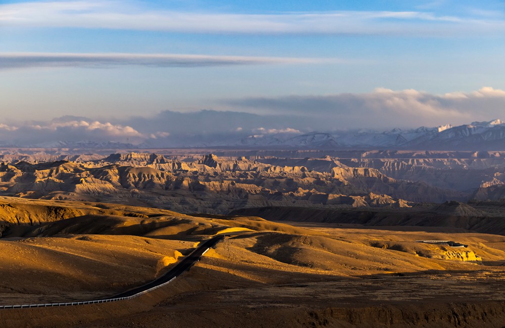 換個(gè)角度看土林。貢覺群培攝