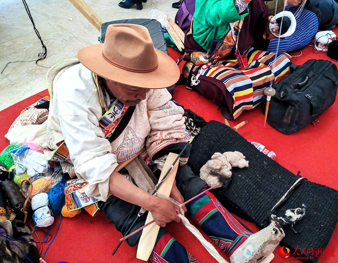 編織技能展示。人民網(wǎng) 李海霞攝