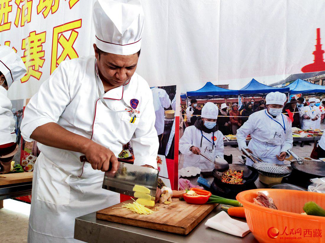 廚藝比拼現(xiàn)場(chǎng)。 人民網(wǎng) 李海霞攝