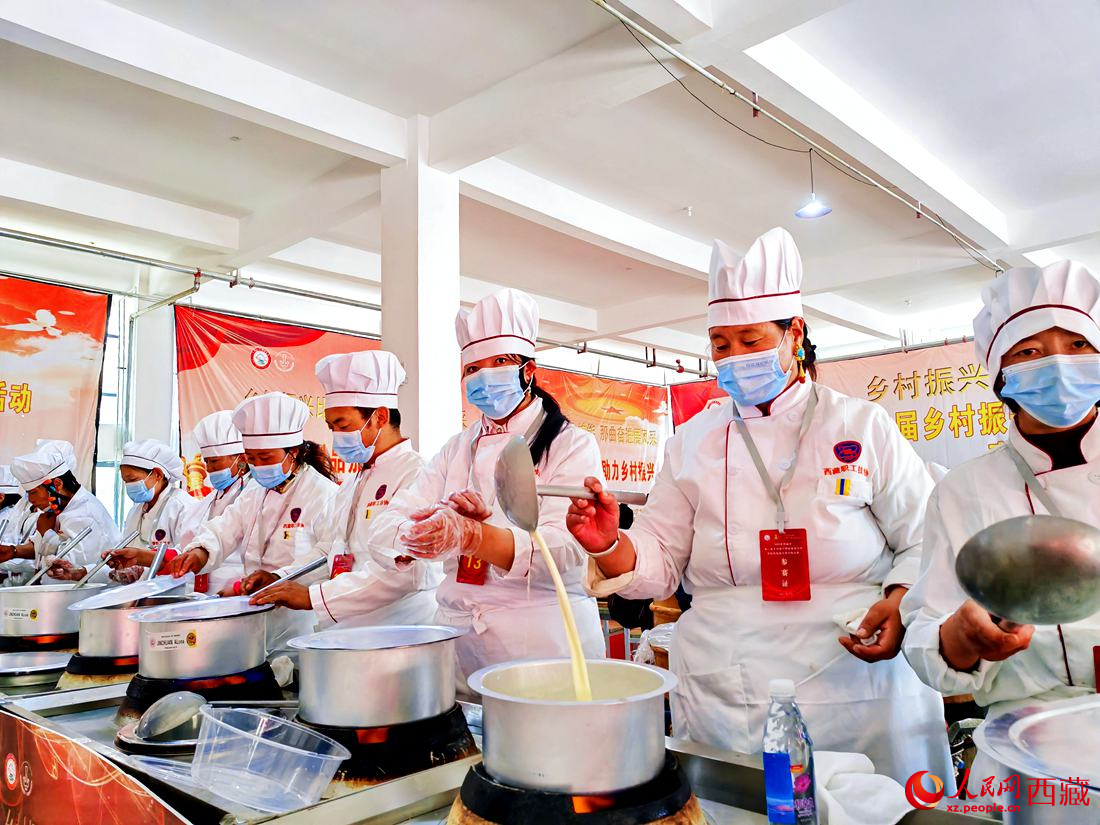 廚藝比拼。人民網(wǎng) 李海霞攝