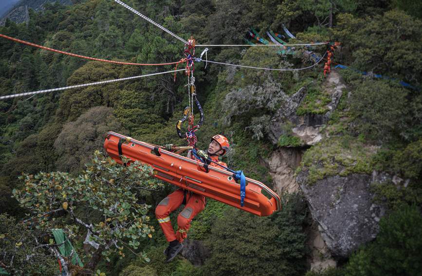 橫渡現(xiàn)場(chǎng) 。西繞拉翁攝