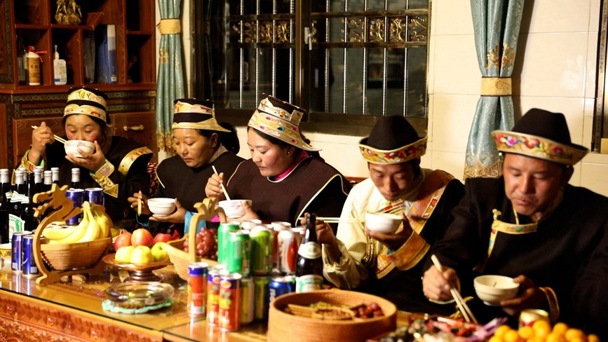 吃“古突”。