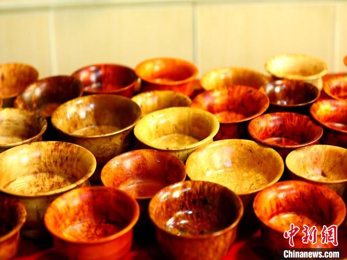 圖為木碗成品?！?鄧巴 　攝