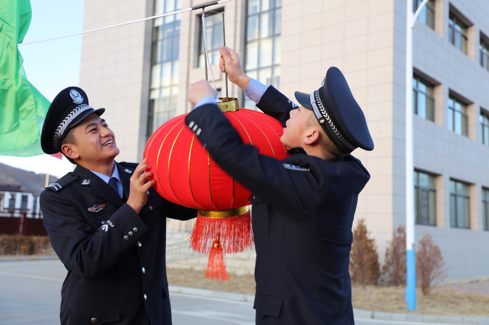 （要聞 新媒體）雪域邊關(guān)的他們，是歸途的(4189296)-20230122091651.jpg