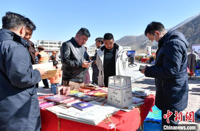 圖為展銷會現(xiàn)場?！∝暩聛硭?攝