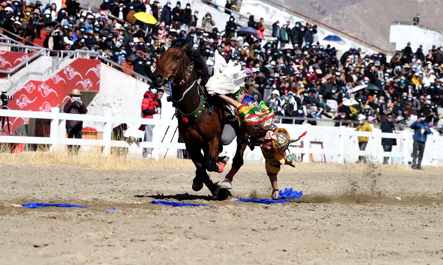 藏歷新年，精彩的馬術表演。潘多攝