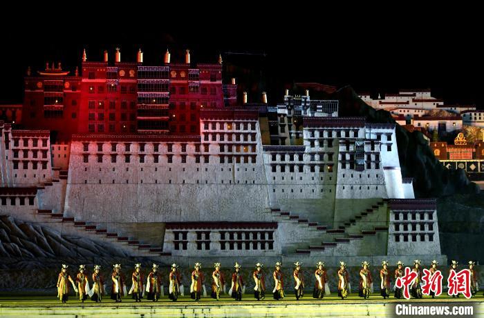 3月17日，西藏拉薩，《文成公主》大型史詩劇演出現(xiàn)場?！±盍?攝