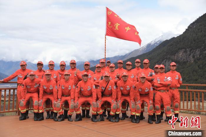 合影留念?！∥骼@拉翁 攝