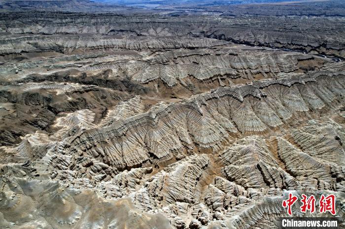 4月5日，西藏阿里札達(dá)土林。(無(wú)人機(jī)照片) 李林 攝