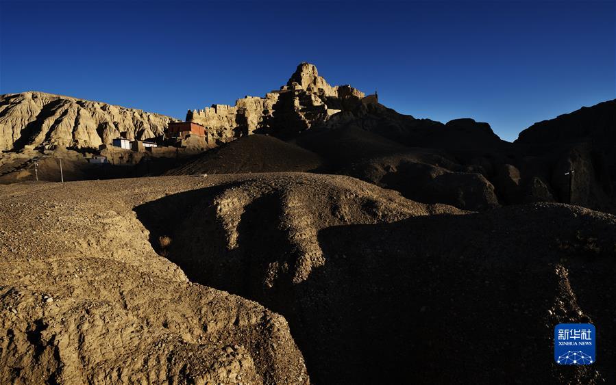 (新華全媒+)(11)國道之行 從雪山奔向大海丨古格落日